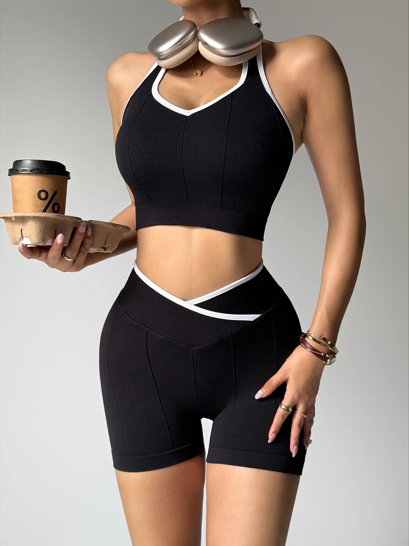 Conjunto de ropa de yoga de secado rápido para mujer, incluye pantalones cortos de yoga y ciclismo, top deportivo, chaleco de fitness y conjunto deportivo.