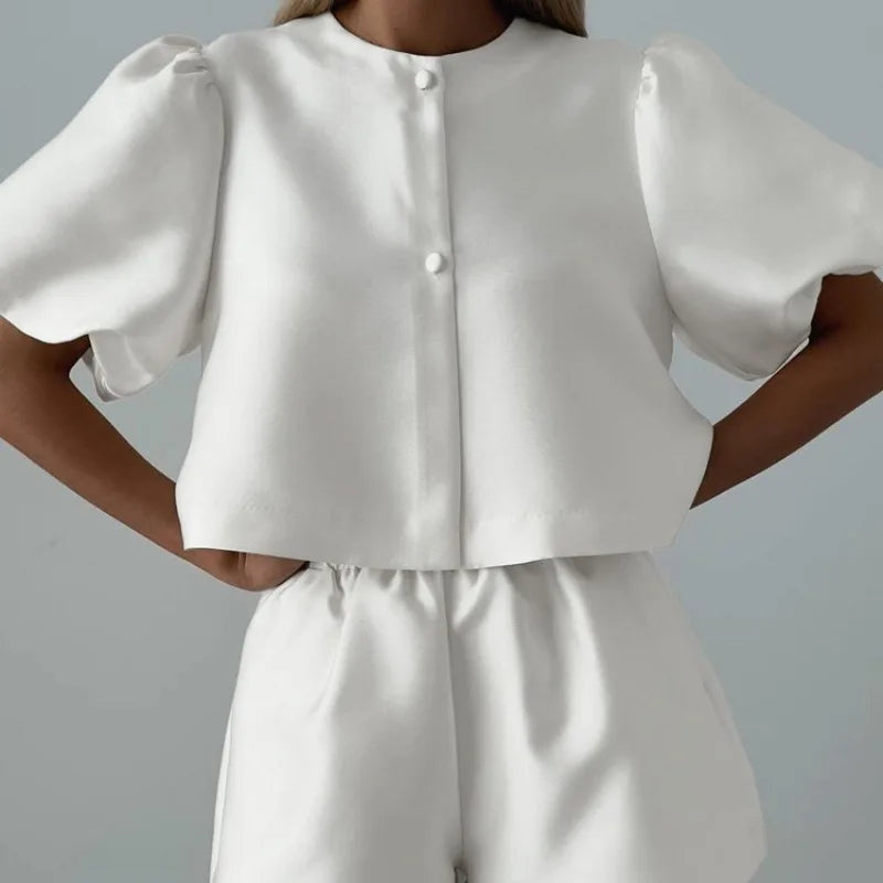 Conjunto de Dos Piezas Casual para Mujer, Diseño Moderno, Top de Manga Abullonada con Cuello Redondo y Pantalones Cortos
